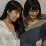 pretty-asian-girls-reading-together